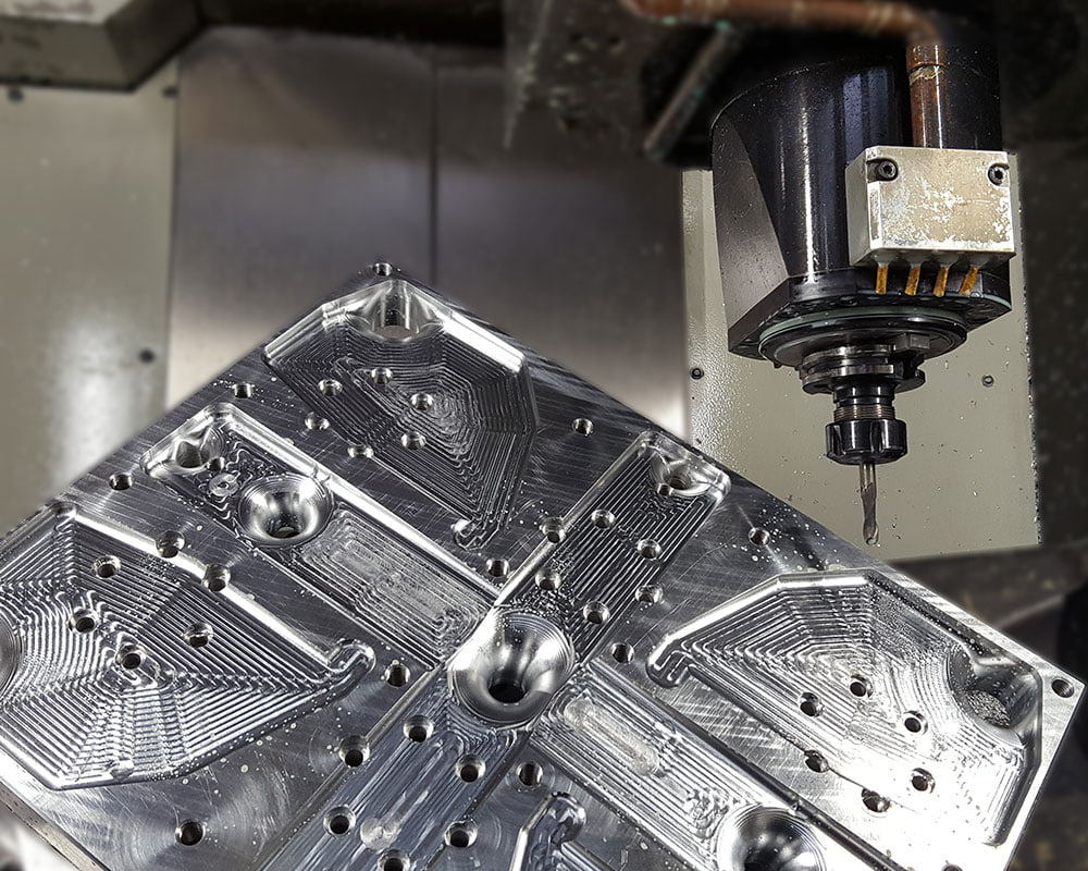 Formplatte mit vier gefrästen Kavitäten, Frässpindel darüber
